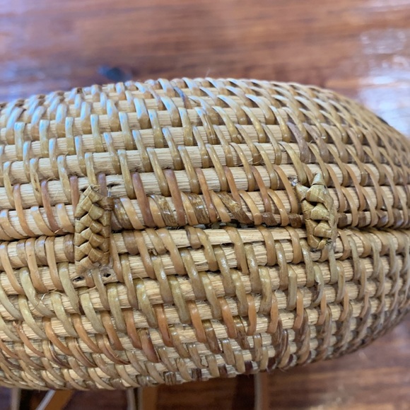Collection Eighteen Round Rattan Crossbody Bag - Picture 9 of 13